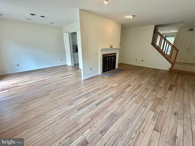 Photo - 560 Foxwood Ln