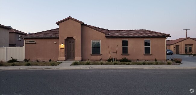 Building Photo - Modern and Covenient Rental