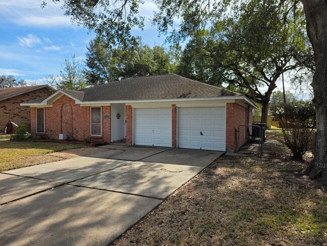 Photo - 2121 Redwood St