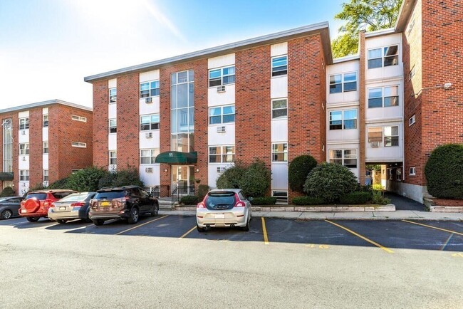 Building Photo - 11 Commonwealth Ct Unit 9