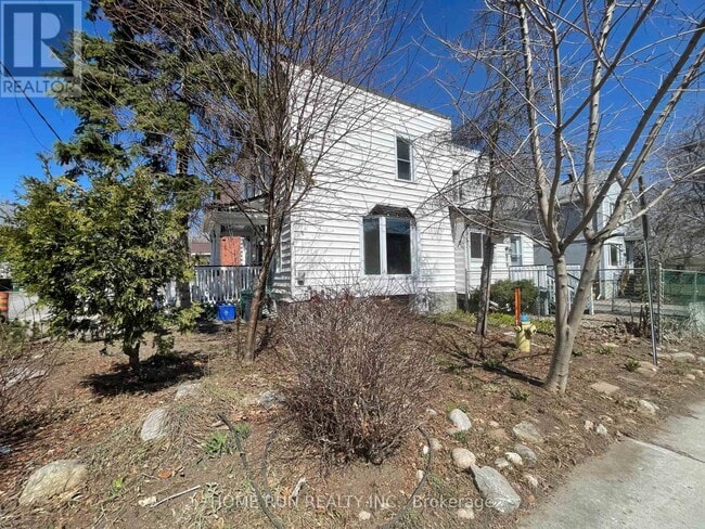 Photo - 121 Concord St S