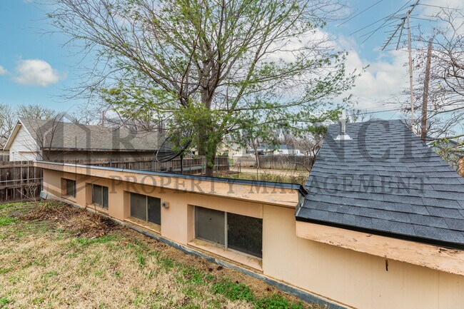 Photo - 1908 N Jeanette St