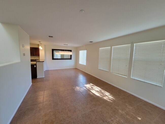 Photo - Spacious 3-Bedroom Townhome in Imperial – Available for Lease!