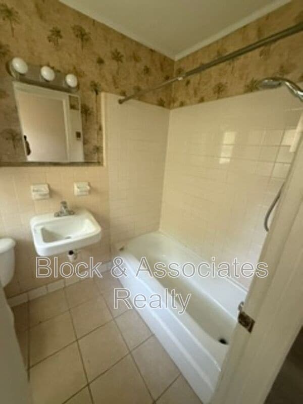 Photo - 136 W Pritchard St