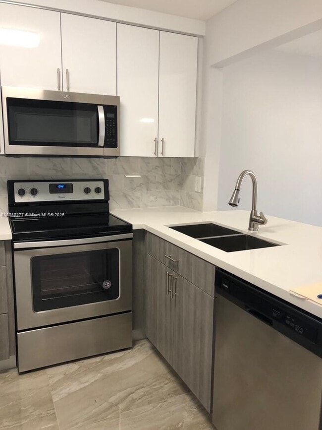 Building Photo - 3199 Foxcroft Rd Unit 109 Rental