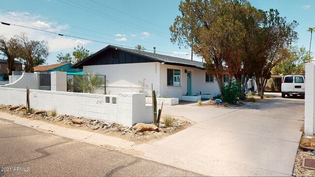 3942 E Earll Dr Unit 1