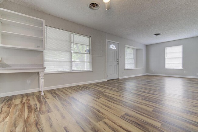 Photo - 1523 Weyford Dr