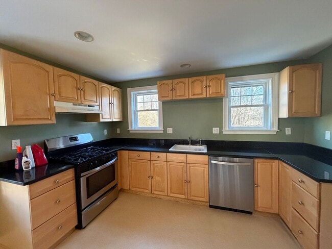 Photo - Move-In Ready Townhouse in North Billerica – Unbeatable Transit Access!