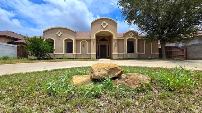 Building Photo - 313 Floral Blvd Rental