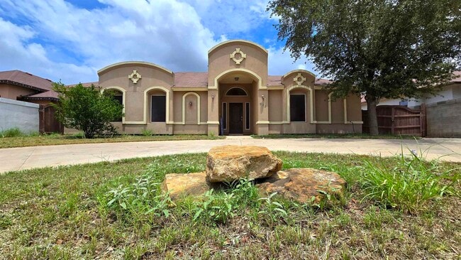 Building Photo - 313 Floral Blvd Rental