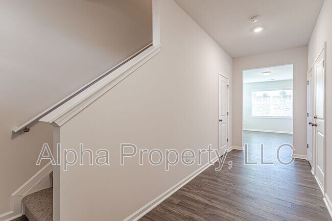 Photo - 15 Apricot Ln