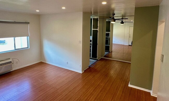 Photo - 18546 Clark St