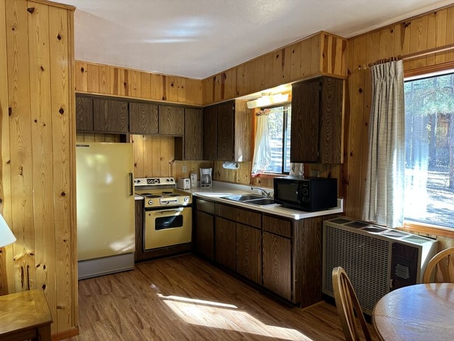 Photo - 237 E White Mountain Blvd