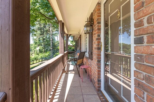 Photo - 3926 Pineview Dr SE