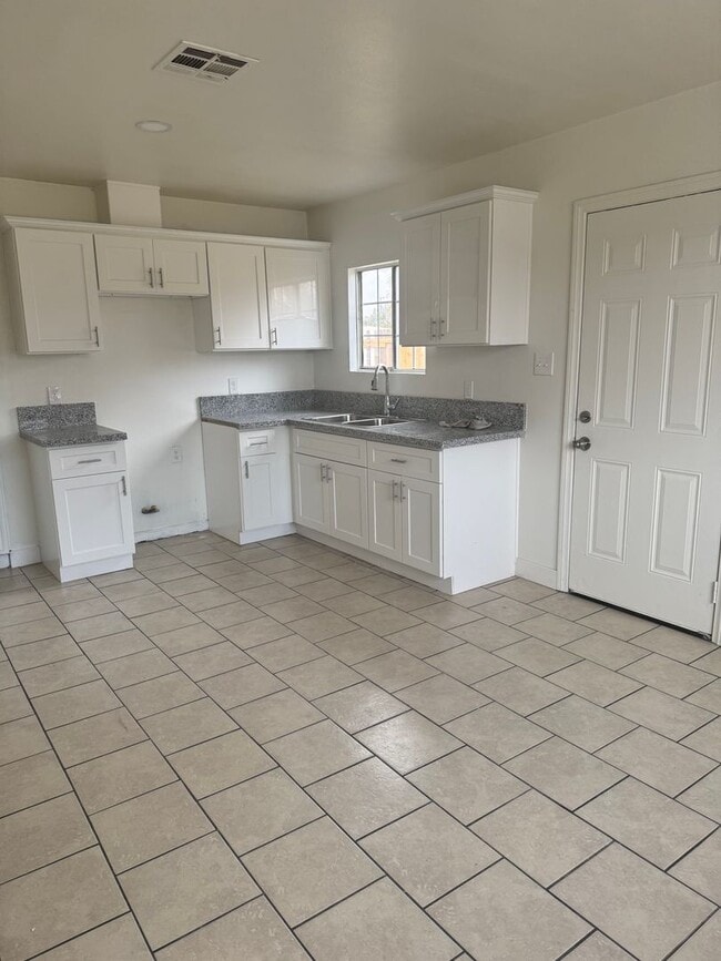 Photo - 1004- 06 Unidad 1004 McCurdy Dr.