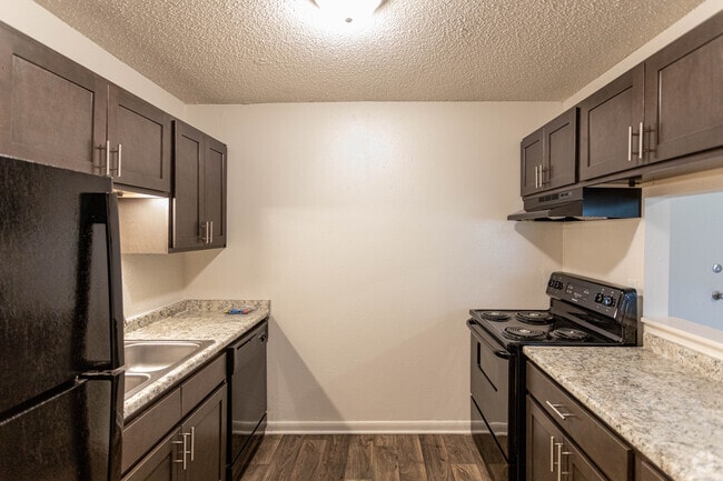 2BR, 1BA - 850 SF - Kitchen