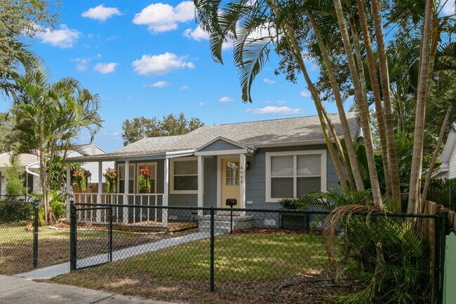 Photo - FULLY FENCED Home For Rent in St Petersburg!