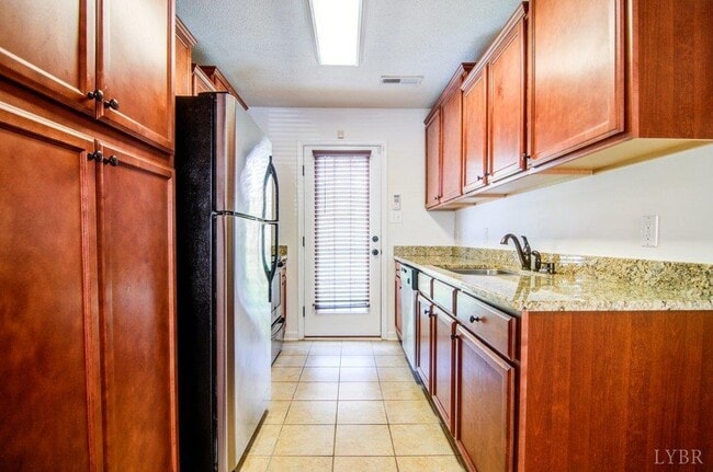 Photo - 111 Old Tavern Cir