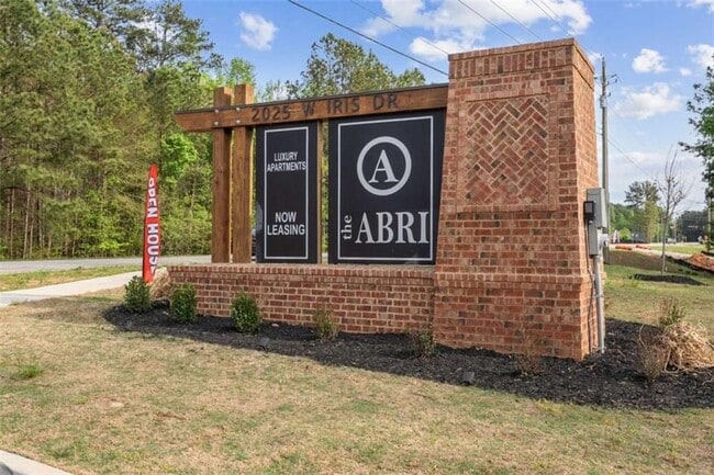 Photo - 2025 W Iris Dr SE
