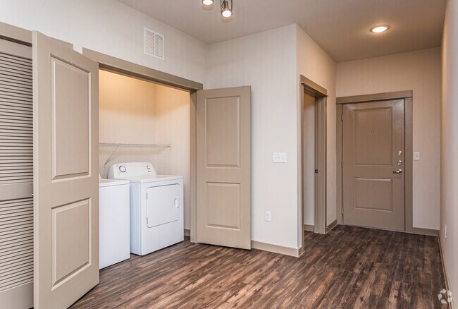 2BR, 2BA - 1041SF Dining Room & Laundry Closet