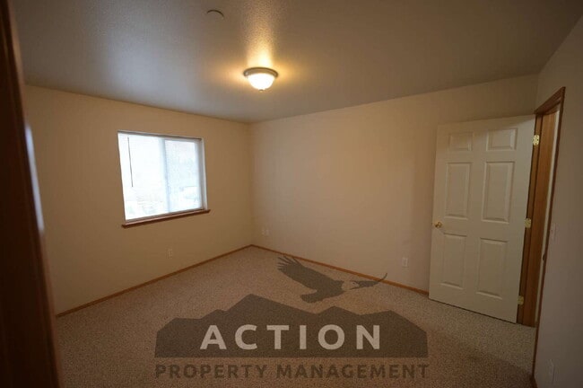Photo - 2 bed 1 bath, top floor apartment in Port Angeles, close to Peninsula College and the Olympic Nat... Unidad #4