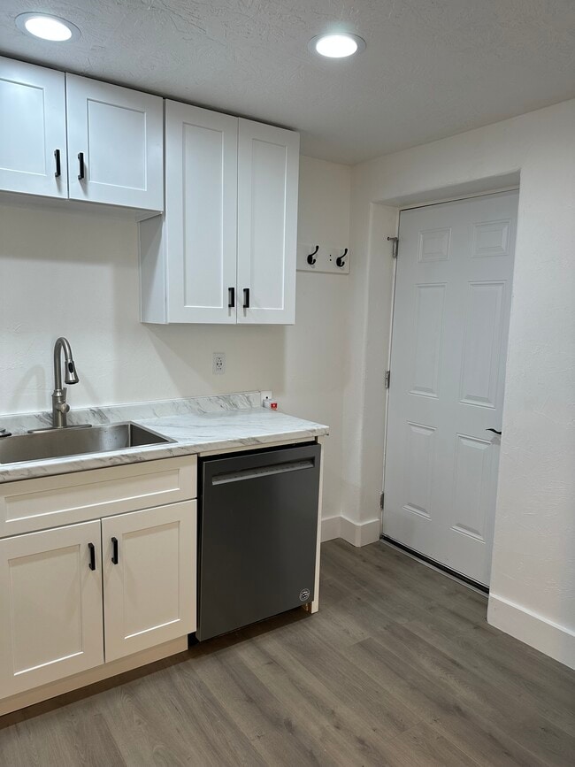 Photo - 4348 N Maple Dr Unit Basement Apartment