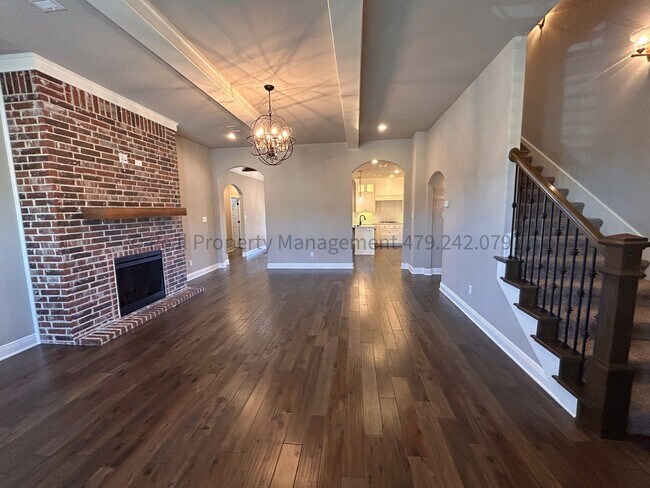 Photo - Stunning 4 Bedroom/3 Bathroom Home near La...