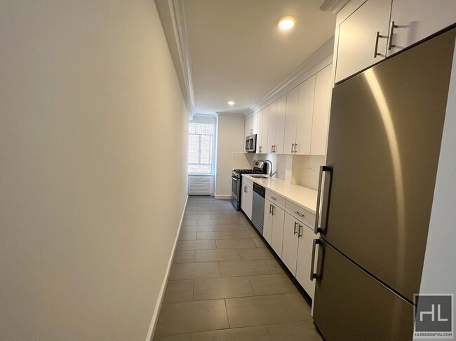 Photo - FIFTH AVENUE Unit 4A