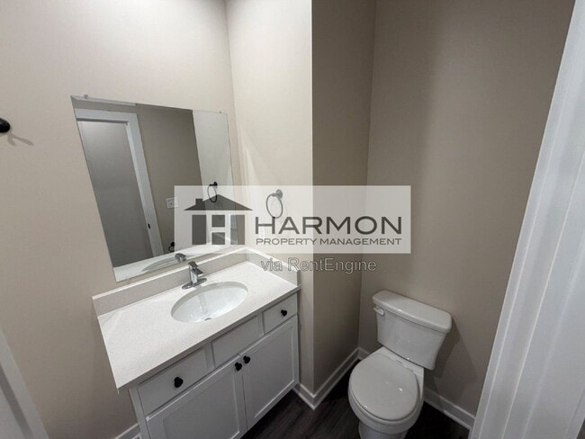 Photo - 3320 W 9th St N
