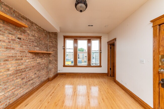 Photo - 1946 N Kimball Ave Unidad 3