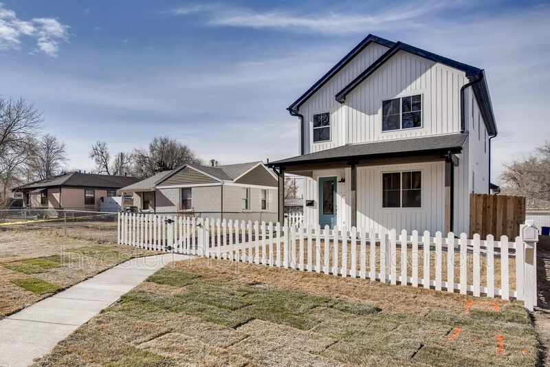 Photo - 3765 Steele St