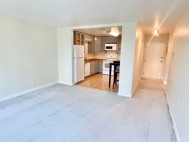 Light Filled, Pristine 1br/1Ba Condo w/Par... - Light Filled, Pristine 1br/1Ba Condo w/Par...