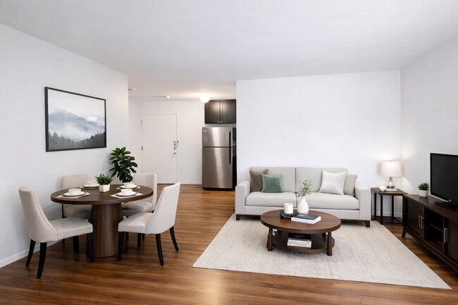 Photo - The Denn of Dinkytown