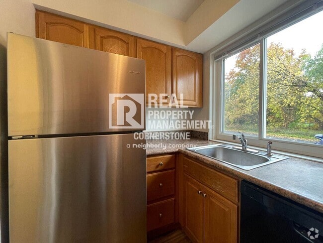 Building Photo - Move In Ready Townhome Unit 2