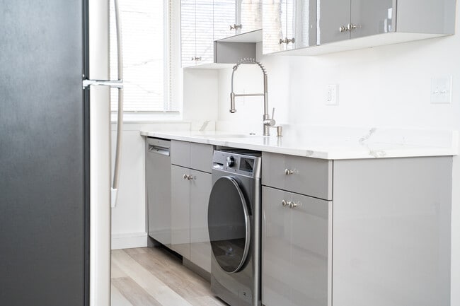 1-403 washer dryer - New Country Club Estates