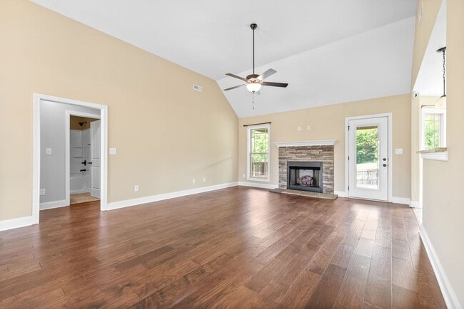 Photo - 3 Bedroom 2 Bath Home For Rent Near Post!