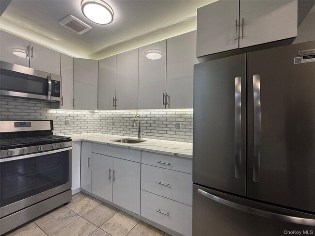 Building Photo - 123 Barbey St