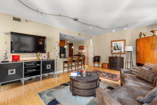 Photo - 57 E Delaware Pl Unit 1104