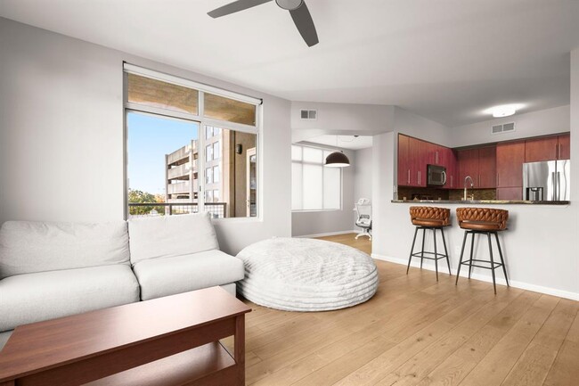 Photo - 54 Rainey St Unit 518