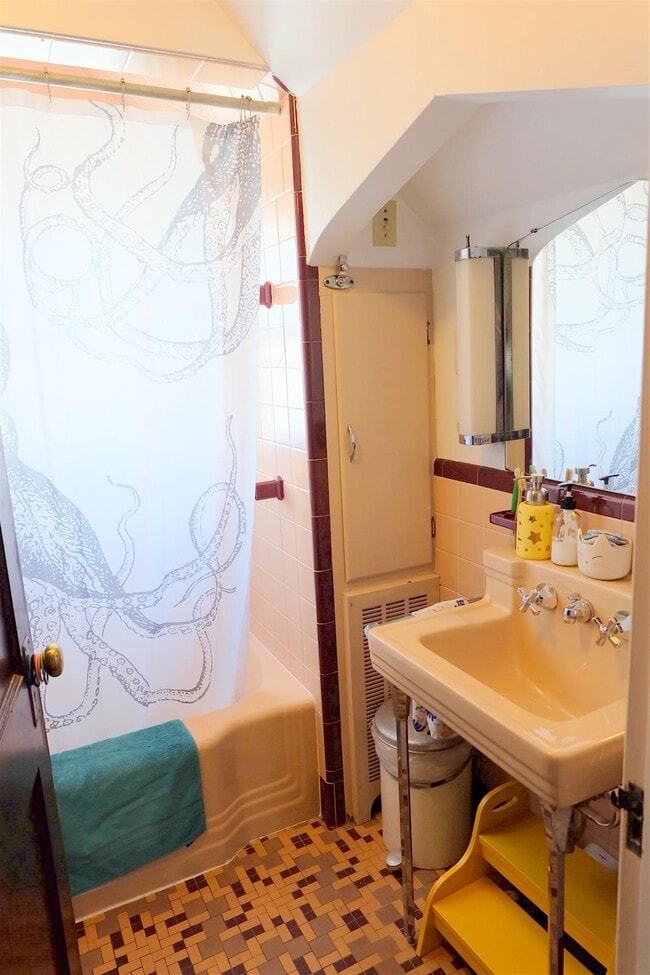 Photo - 63 Saunders St