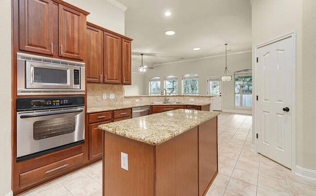 11405 Larue Belle Ln