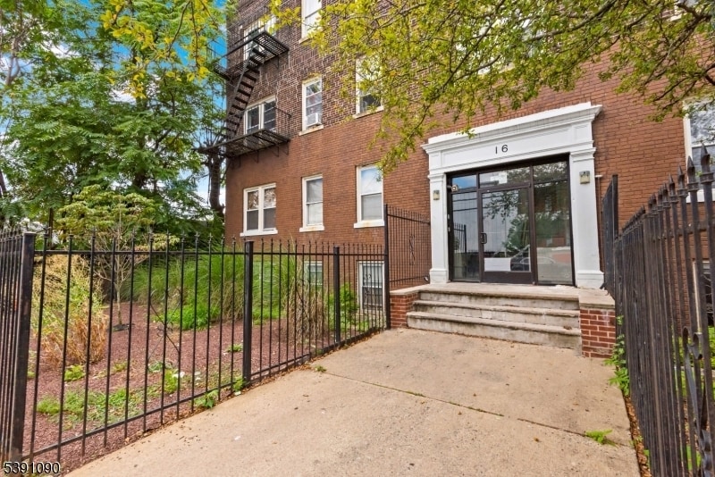 Photo - 16 Irving St