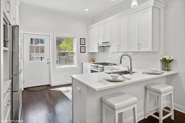 Photo - 2347 W Altgeld St