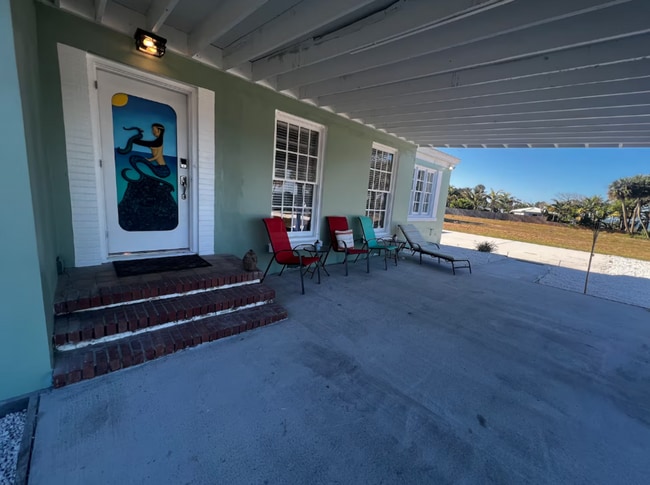 Photo - PRIVATE 3/2 WATERFRONT HOME ON INDIAN RIVER DRIVE