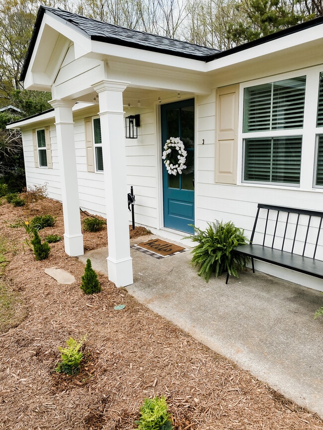 Welcome home! - 223 Woodglen Dr