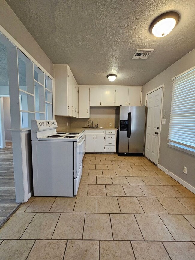 Photo - (3) Bed/(1) Bath in Core Norman Avail NOW! Pet Negotiable!