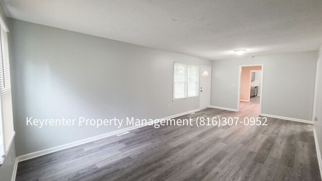 Photo - 202 N Paul Dr