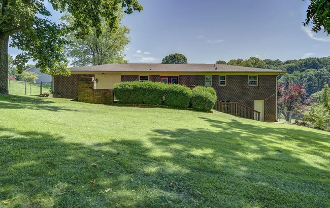 Photo - 223 Sequoyah Dr