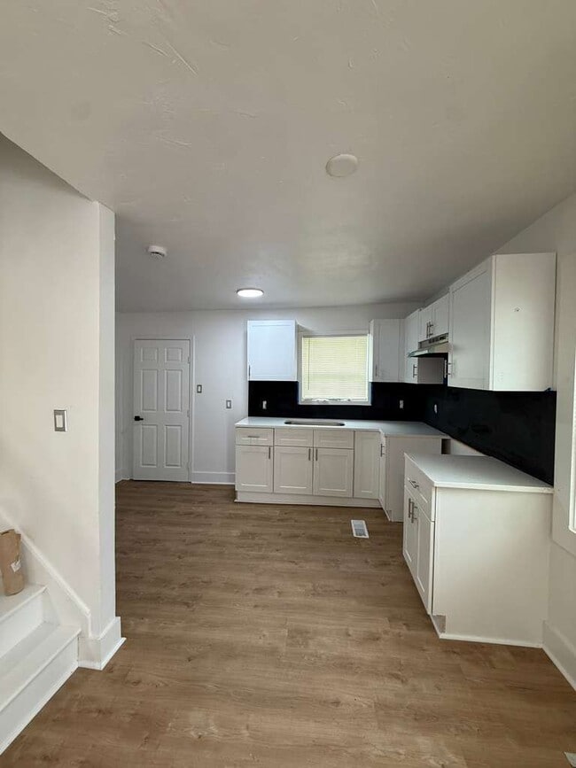 Photo - 124 E Northrup Dr