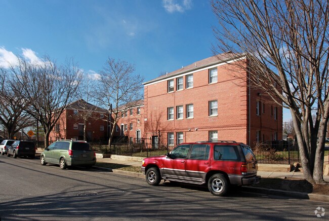 Congress Park - Congress Park Apartments